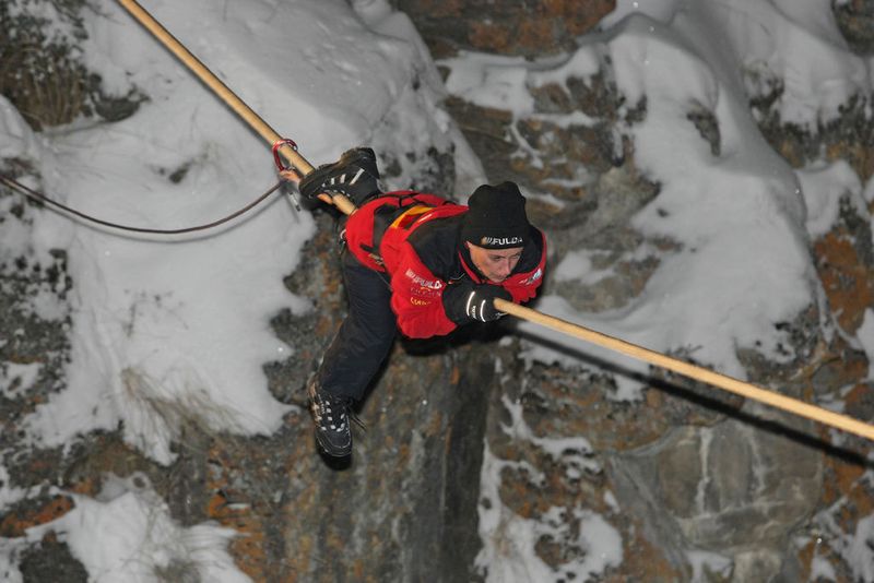 Eine besonders heikle Aufgabe bei der Fulda Challenge war die Überquerung eines Canyons am Seil. (Archiv: Vogel Business Media)