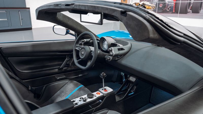 Der Innenraum des T.33 ist spartanisch und sportlich eingerichtet. (Bild: Gordon Murray)