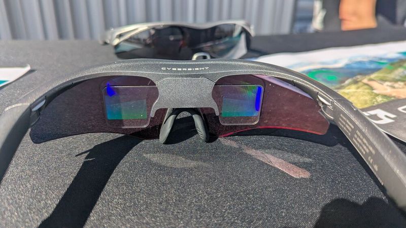 Partnerschaft: Die intelligente Brille von Cybersight integriert ein Heads-up-Display-System (HUD). Bosch stellt die Connectivity-Technologie für die Verbindung zwischen Rad und Brille zur Verfügung (Bild: Stefanie Eckardt)