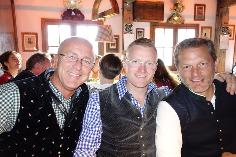 (v. l.)  Michael Stapfer, noris network.,Manuel Machata, (Bobfahrer) und Tom Meiler, (Moderator). (Bild: IT-BUSINESS)