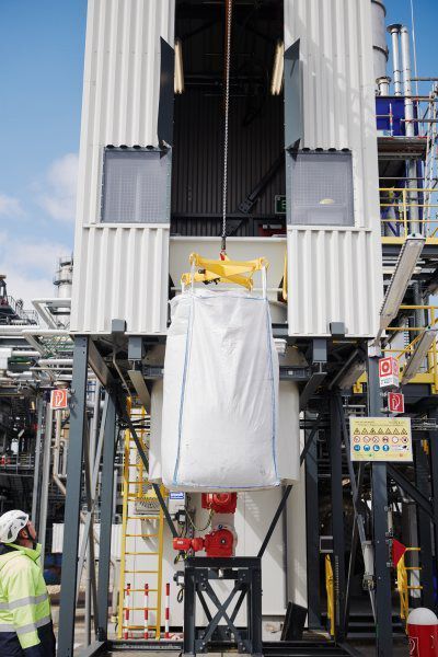 Bilder von der OMV Re Oil Recyclinganlage im österreichischen Schwechat. (OMV)