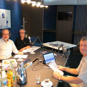 PROCESS-Chefredakteur Dr. Jörg Kempf (rechts) ...(Bild:  Ernhofer/PROCESS)