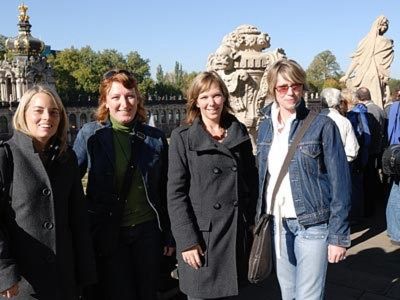Schnell noch ein Foto im Dresdner Zwinger: Claudia Geyer, Veronika Braun, Renate Kiermeyer, Claudia Früchtl. (Archiv: Vogel Business Media)