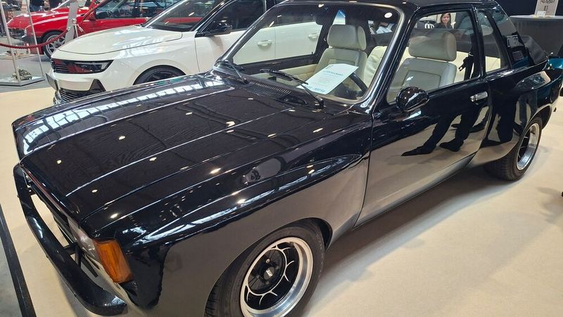 Tolles historisches Modell auf dem Stand von Bitter-Cars. Einer von elf gebauten Kadett Aero aus dem Jahr 1978. (Bild: Dominsky –  »kfz-betrieb«)