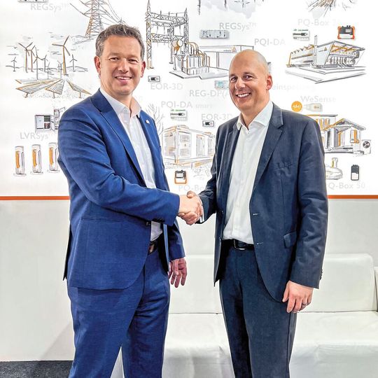 Raphael Wyder, Geschäftsführer, A. Eberle Schweiz AG (rechts) und Dr.-Ing. Thomas Smolka, Geschäftsführer/CSO, A. Eberle GmbH & Co. KG. (Bild:  A. Eberle)