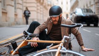 Unfälle mit Fahrradfahrenden in Innenstädten und Anlieferzonen können schnell ins Geld gehen, der Spediteur tappt in die Haftungsfalle. (Bild: © Big Shot Theory - stock.adobe.com)