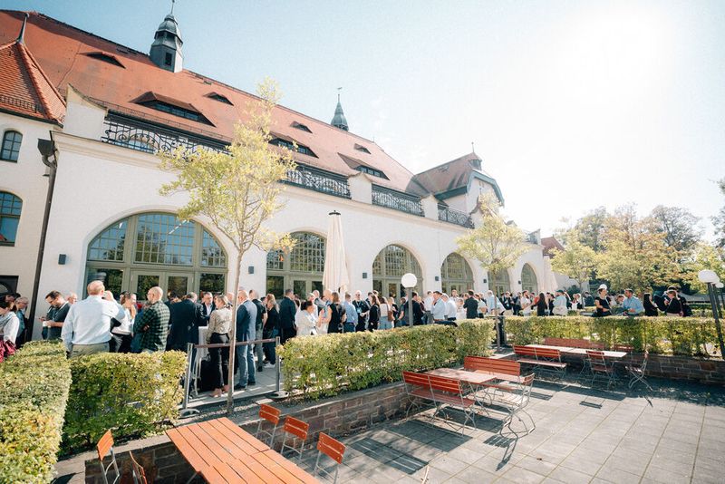 In den Pausen bot sich die Möglichkeit zum Networking ... (Bild: WACH Studio GmbH)