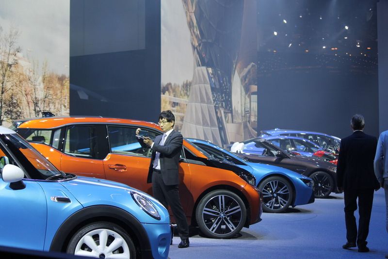 With more than 12,000 m2 over two levels, this year’s stand is the BMW Group’s largest- ever. All innovations, new models and the entire product portfolio will be on show for the media and all other visitors. (Source: Schulz)