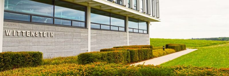 Die mechatronischen Antriebssysteme von Wittenstein sind bekannz. Mit den Ansätzen von Industrie 4.0 und dem Einsatz von KI will man weiterhin flexibel und effizient bleiben.(Bild:  Julia Baier)