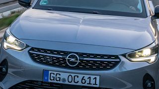 Der neue Corsa steht seit letzter Woche in den Schauräumen. (Opel)