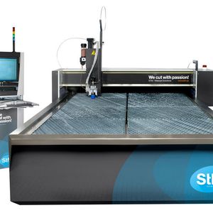 Osjet earbeitet mit einer Master Cut für den Abrasiv- und Reinwasserbetrieb mit Premium-Motor, -Führungen und -Steuerschrank sowie einem Schneidtisch von 1 x 2 m.