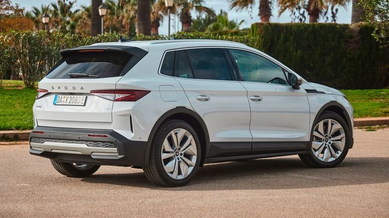 Der Elroq ist damit nur wenige hundert Euro teurer als sein Verbrenner-Pendant Karoq – bei mehr Leistung, mehr Komfort und mehr Ausstattung. (Bild: Skoda)