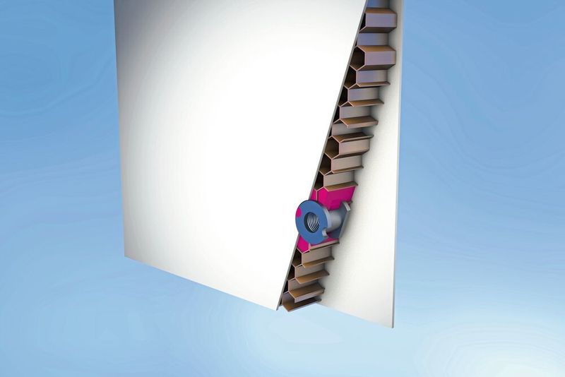 In ein Sandwichpanel eingeklebtes Insert-Befestigungselement.  (Delo)