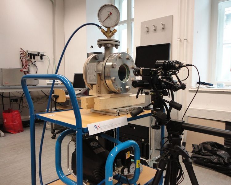 Entwickelte Methode zum Untersuchen der Druckbeständigkeit von Dichtungswerkstoffen (Bild: TU Wien)