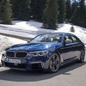 (BMW)