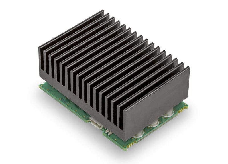 ...ist mit und ohne Kühlkörper erhältlich. (maxon motor)