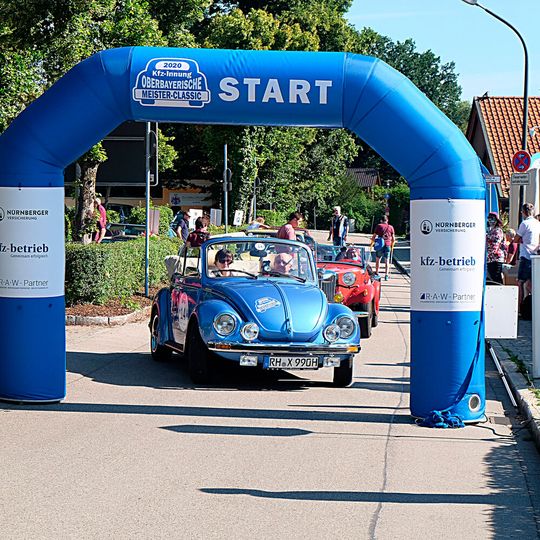Auf die Plätze fertig los: Mit am Start in Bad Aibling war auch ein flotter Käfer, Baujahr 1977. Auf die Plätze fertig los: Mit am Start in Bad Aibling war auch ein flotter Käfer, Baujahr 1977.