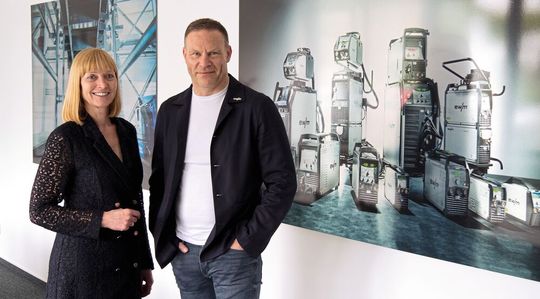Die neue Doppelspitze von EWM: Susanne Szczesny-Oßing (CEO) und Frank Bartels (CTO).(Bild:  EWM)