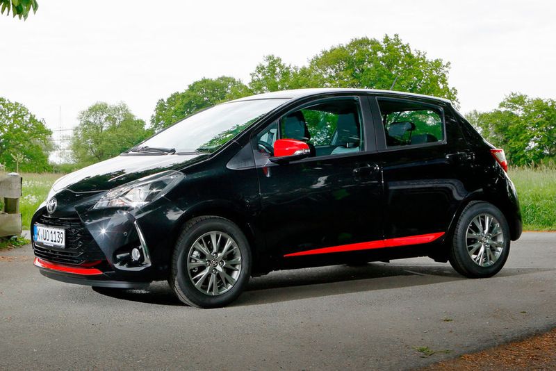 Toyota Yaris 1.0 VVT-i und Toyota Yaris 1.5 VVT-iE, 164 bzw. 156 Gramm CO2 pro Kilometer, und ... (Toyota)