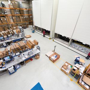 Blick von oben: der optimierte Lager- und Kommissionsbereich von Bucher Schörling.