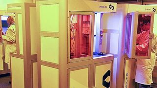 Umfassender Schutz bei einfacher Zugänglichkeit: Daher setzt Cubicure auf Maschinenkabinen auf Basis der Baureihe XMS von item. (Cubicure)