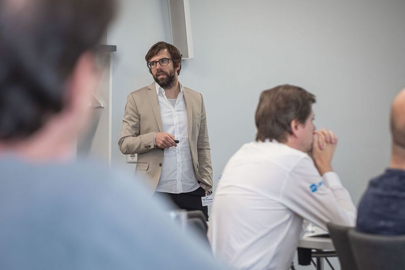 Unter dem Motto „Power of Electronics” versammelten wir am 18. und 19. Oktober 2022 sechs Elektronikkonferenzen in Würzburg: Entwicklerforum Leistungselektronik, DC/DC-Wandler-Tag, Schaltnetzteiletag, Batteriepraxis Forum, Praxisforum Elektrische Antriebstechnik und Cooling Days. Auch 2023 findet Power of Electronic statt. Merken Sie sich bereits jetzt den Termin vor: 17. bis 18. Oktober 2023.  (Bild: Stefan Bausewein )