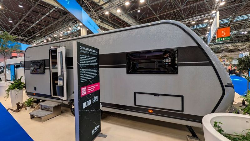 Bei den Wohnwagen gab es in diesem Jahr nicht nur Modellneuheiten, sondern auch ein Konzeptfahrzeug zu sehen: Die Designstudie 830 CE von Hobby zeichnet sich durch einen  modernen, skandinavisch geprägten Innenraum aus.  (Bild: Mauritz – VCG)
