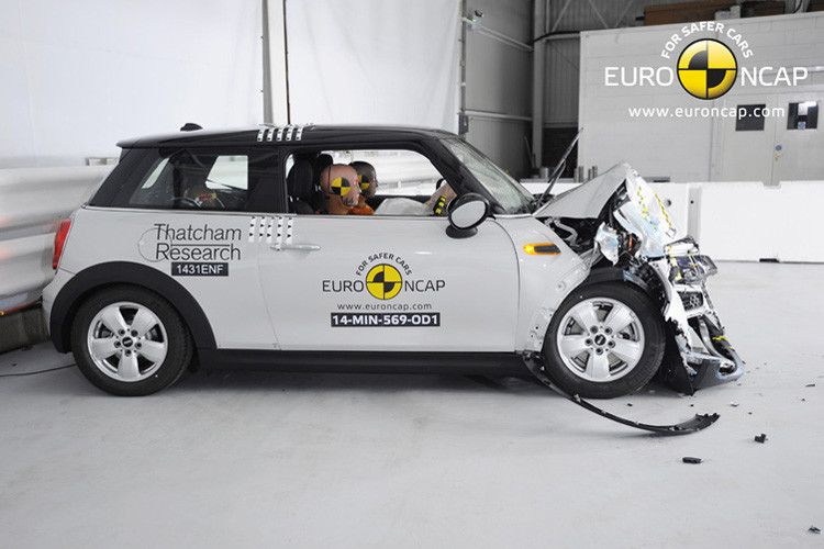 ... der Mini Cooper ... (Foto: NCAP)