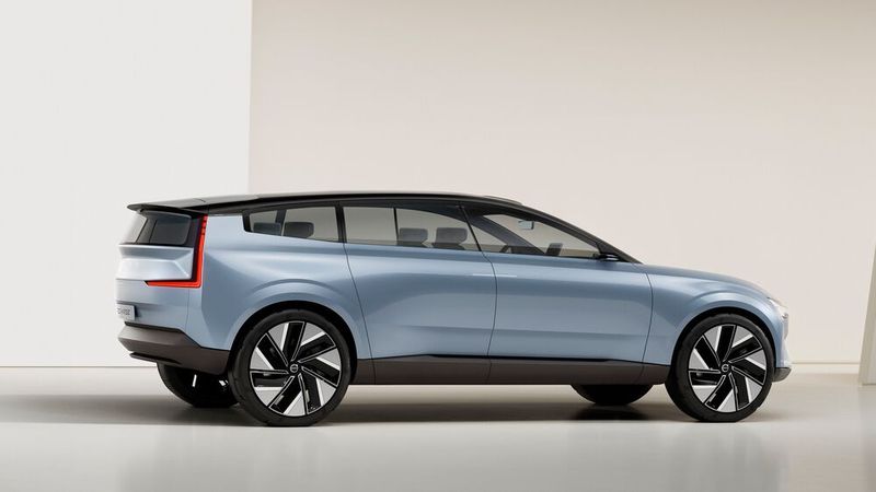 Auffallend ist der lange Radstand. (Bild: Volvo)