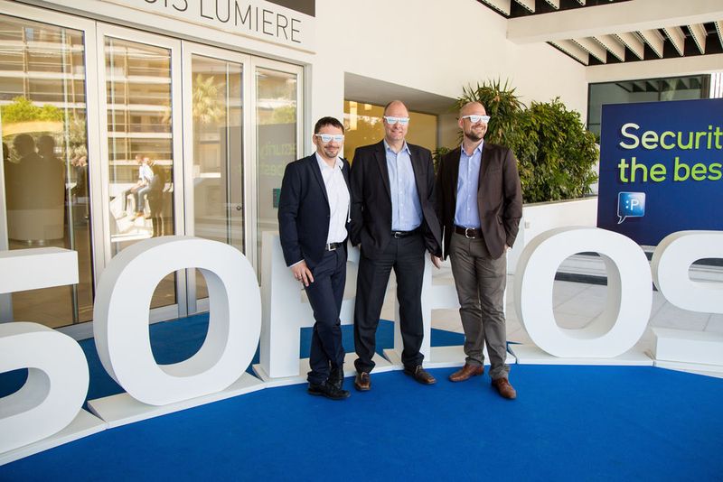 Coole Sonnenbrillen sind an der Cote d’Azur Pflicht: Enrico Baum (Ito Consult), Jörg Gödde (Exclusive Networks) und Patrick Andreas (Tarox) (Bild: www.hamann.photo)