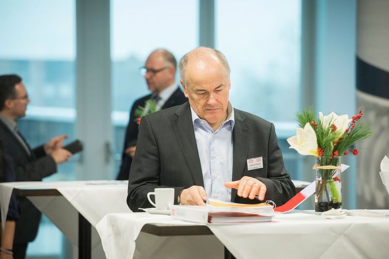 Der Kongress und die Tischmesse im Foyer boten einen angenehmen Rahmen für Gespräche und das Networking. (Thomas Entzeroth)