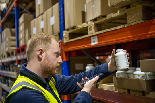 (fulfilmentcrowd verfügt über eine hohe Expertise im Handling von Nahrungsmitteln und fragilen Gütern. (Bild: fulfilmentcrowd))