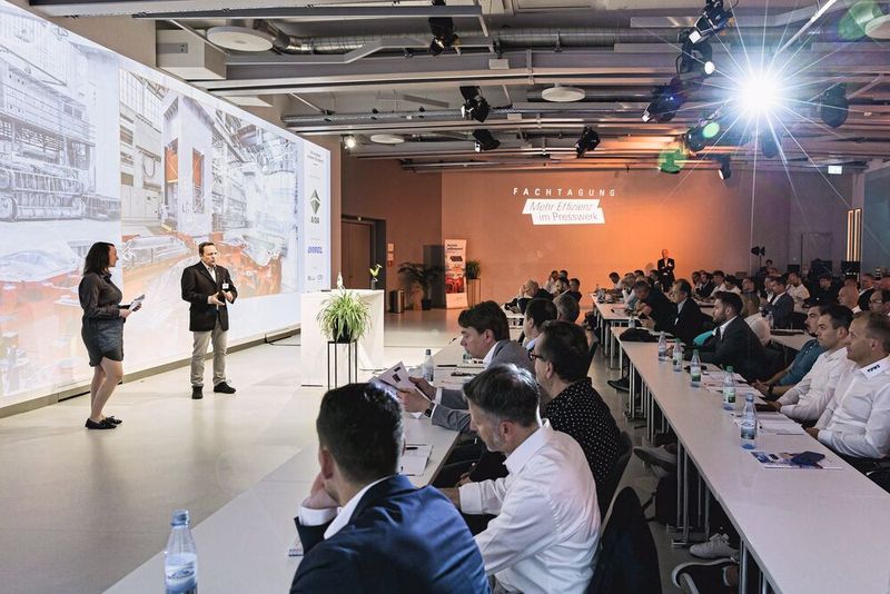 Impressionen der Fachtagung „Mehr Effizienz im Presswerk“ 2025 in Würzburg. (Bild: Stefan Bausewein)