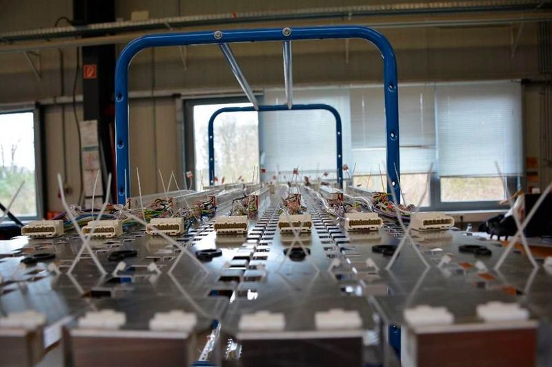 In der Lebenshiilfe werden bis zu 2000 Leuchten einzeln und per Hand montiert. (Lebenshilfe Werkstätten Unterer Niederrhein)