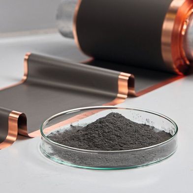 With the new Drytraec dry transfer technology, electrodes of energy storage cells are coated with a dry film instead of liquid chemicals. (Image:Fraunhofer / Piotr Banczerowski)