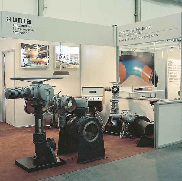 1979: Zum ersten Mal präsentiert das Unternehmen sich und seine Produkte auf einer Messe in Deutschland: auf der Achema 79 in Frankfurt. (Auma)