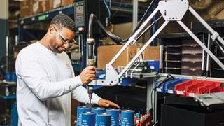 Neue Zukunft für Automatisierungsingenieure: KI übernimmt Routineaufgaben, während tiefes Verständnis für Maschinen und Prozesse unerlässlich bleibt. (Bild: Rockwell)