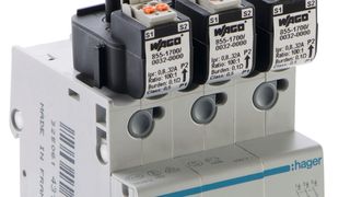 Die Aufsteck-Stromwandler (855-1700) sollen sich optimal aneinanderreihen und direkt über einem 3-Phasen-Leitungsschutzschalter installieren lassen. (Bild: Wago)