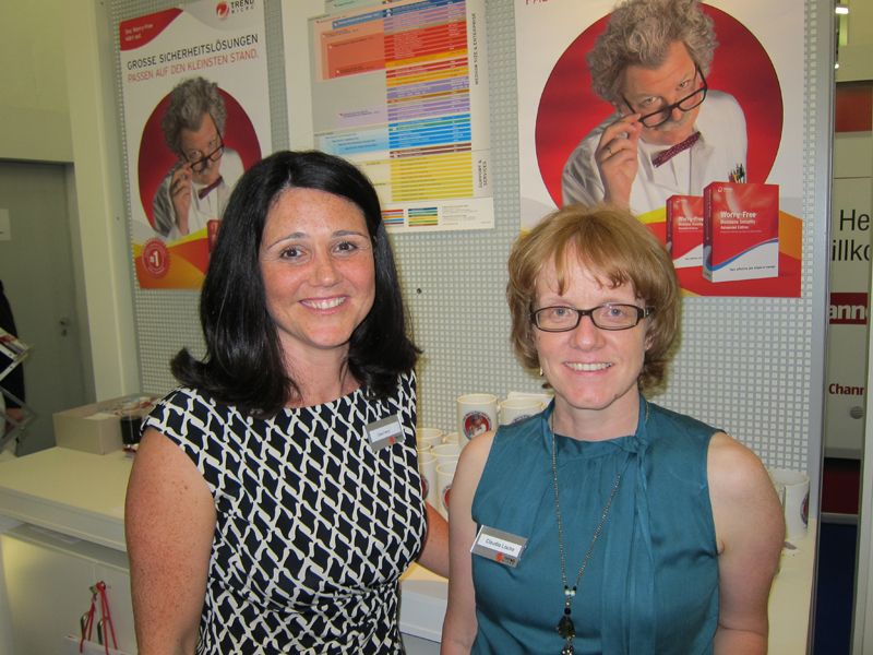 Ciara Feeny (l.) und Claudia Loche, Trend Micro, setzten auf Dr. Worry Free. (IT-BUSINESS)