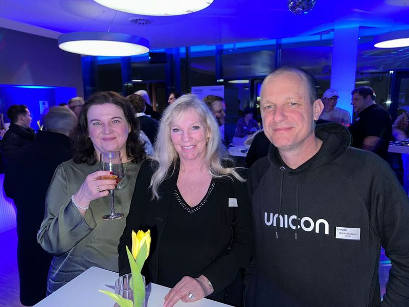 Zu lange haben sich (v. l.) Lilli Kos (IT-BUSINESS), Uli Schmidbauer (Arrow ECS) und Martin Hummel (Unicon) nicht mehr live gesehen. (Bild: Vogel IT-Medien )