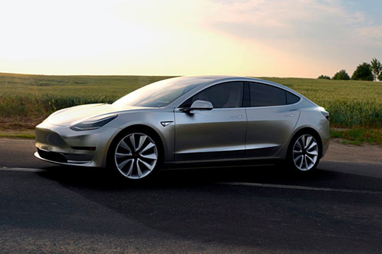 Ursprünglich schon für 2018 geplant, kommt Teslas Model 3 aufgrund von Produktionsschwierigkeiten voraussichtlich erst nächstes Jahr nach Europa. (Tesla)