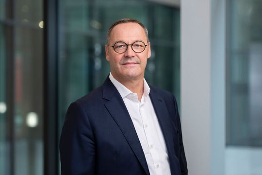 Bernhard Osburg, Vorstandsvorsitzender der Thyssenkrupp Steel Europe AG, übernimmt das Zepter von Hans Jürgen Kerkhoff als neuer, aber ehrenamtlicher Präsident der Wirtschaftsvereinigung Stahl. Kerkhoff geht Ende des Jahres in den Ruhestand.(Bild:  Thyssekrupp Steel Europe)