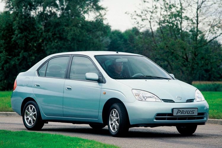 1997 startete der Toyota Prius als weltweit erste Großserienlimousine mit Hybridantrieb. (Foto: Toyota)