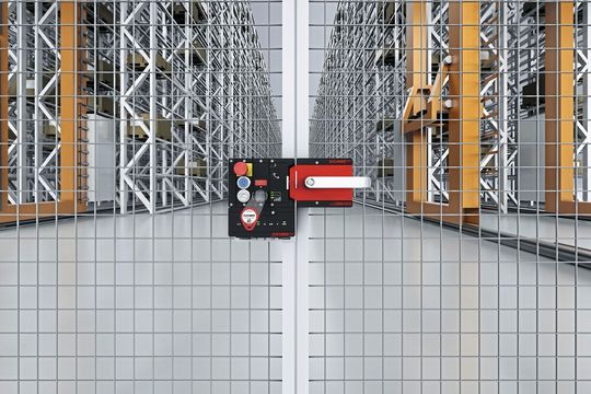 Sicher betreiben: Schutztüren und Schlüsselsysteme sorgen dafür, dass automatisierte Lageranlagen nur bei maximaler Sicherheit fürs Personal betreten werden können.(Bild:  Euchner)