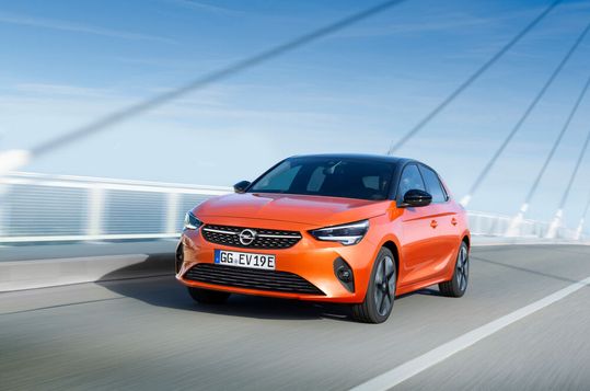 Der Opel Corsa fährt nun auch elektrisch.(Bild:  Opel)