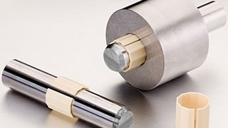 Das „Lager mit Schlitz“ hat seine Einsatzschwerpunkte im Bereich Autopedale, aber auch bei allen Hebeln und Griffen – prinzipiell überall dort, wo gute Haptik und Geräuschfreiheit gefordert sind.  Bild: Igus (Archiv: Vogel Business Media)