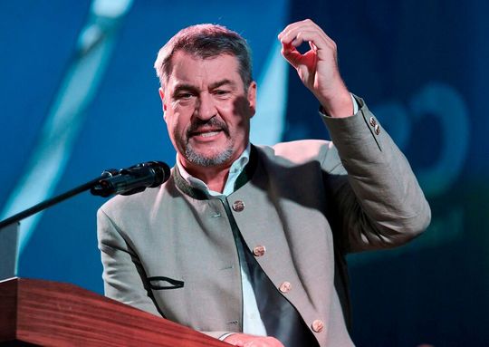 Der bayerische Ministerpräsidtent Markus Söder macht sich weiterhin stark dafür, dass das generelle EU-Verbrennerverbot ab 2035 nicht kommt. Außerdem hat er einen Zehn-Punkte-Plan ausgearbeitet, um der deutschen Automobilindustrie Rückenwind zu geben ...(Bild:  CSU)