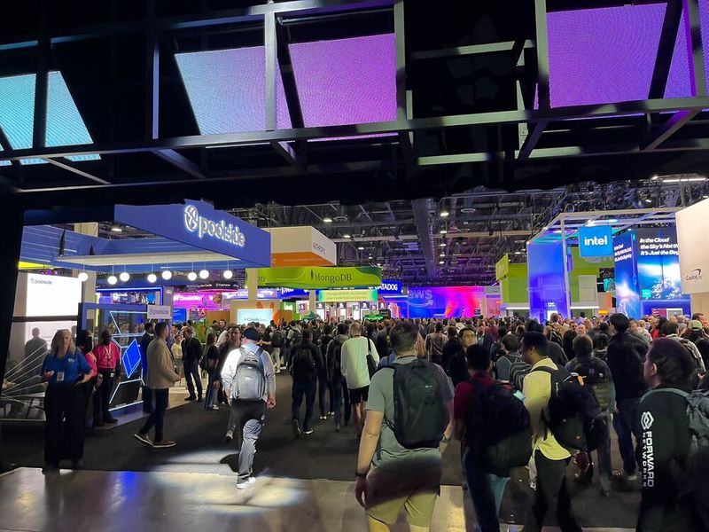 Großer Andrang an den Ständen der AWS-Partner (Bild: Vogel IT-Medien)