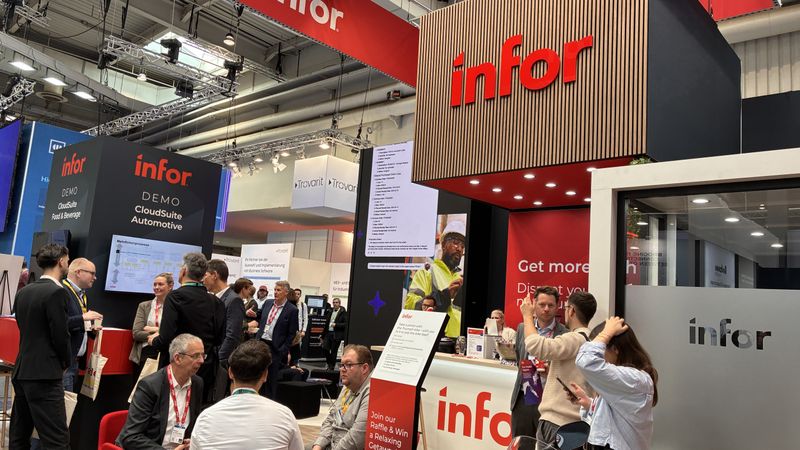 Das Thema KI stand auch in Hannover am Messestand von Infor im Mittelpunkt des Besucherinteresses.(Bild:  Infor)