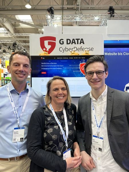 Hendrik Flierman von G Data, Sylvia Lösel von IT-BUSINESS und Wolf Schumacher von Ionos.  (Bild: Vogel IT-Medien)